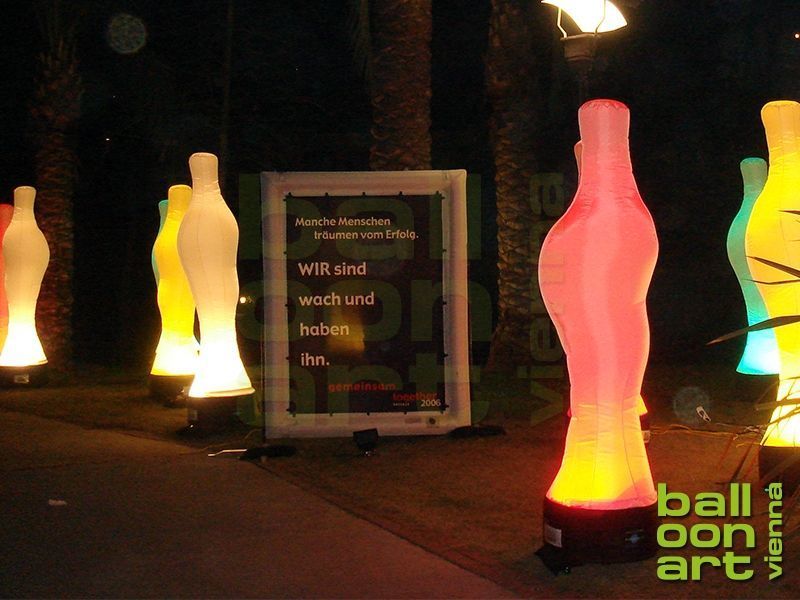 MB AIRWIN CL, aufblasbare Rückwand, Präsentationswand, Werbewand, mit Jack in the Box Sonderform Gasplanet / Gemeinsam Together