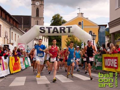 Tor-, Werbe, Start/Ziel-, oder Marathonbogen / Mietobjekt mit Wechseltransparent / Marathon, Laufveranstaltung Wien, Österreich